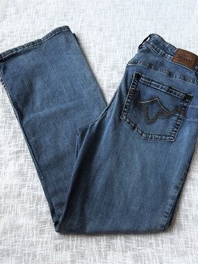 Shyanne Bootcut Embroidered Western Mid Rise Jeans 🐎 Size 33 Short